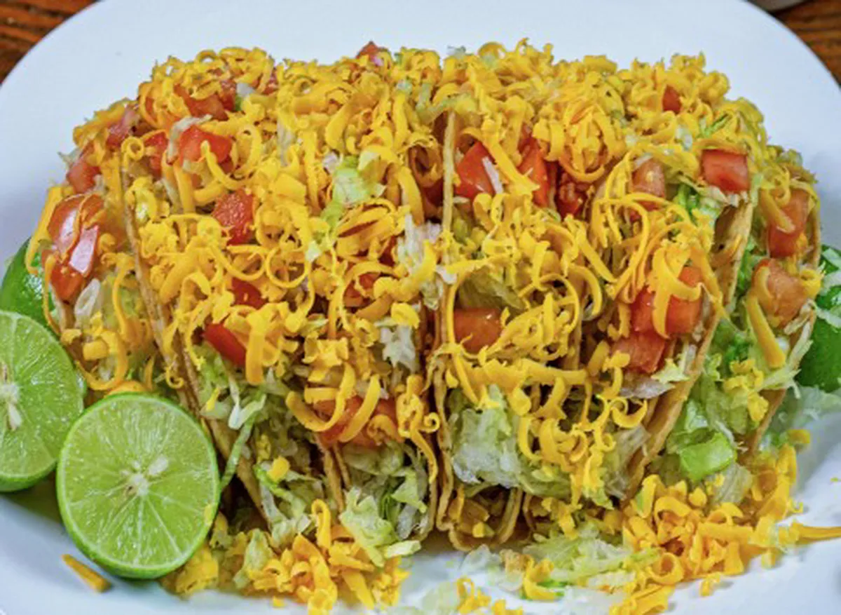 12 TACOS DORADOS DE CARNE DESHEBRADA/ORDEN ENTERA