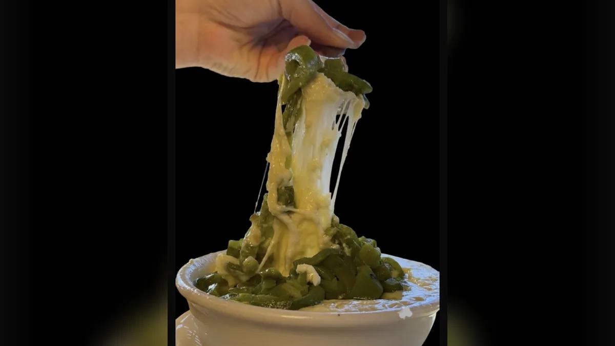 QUESO FUNDIDO CON RAJAS
