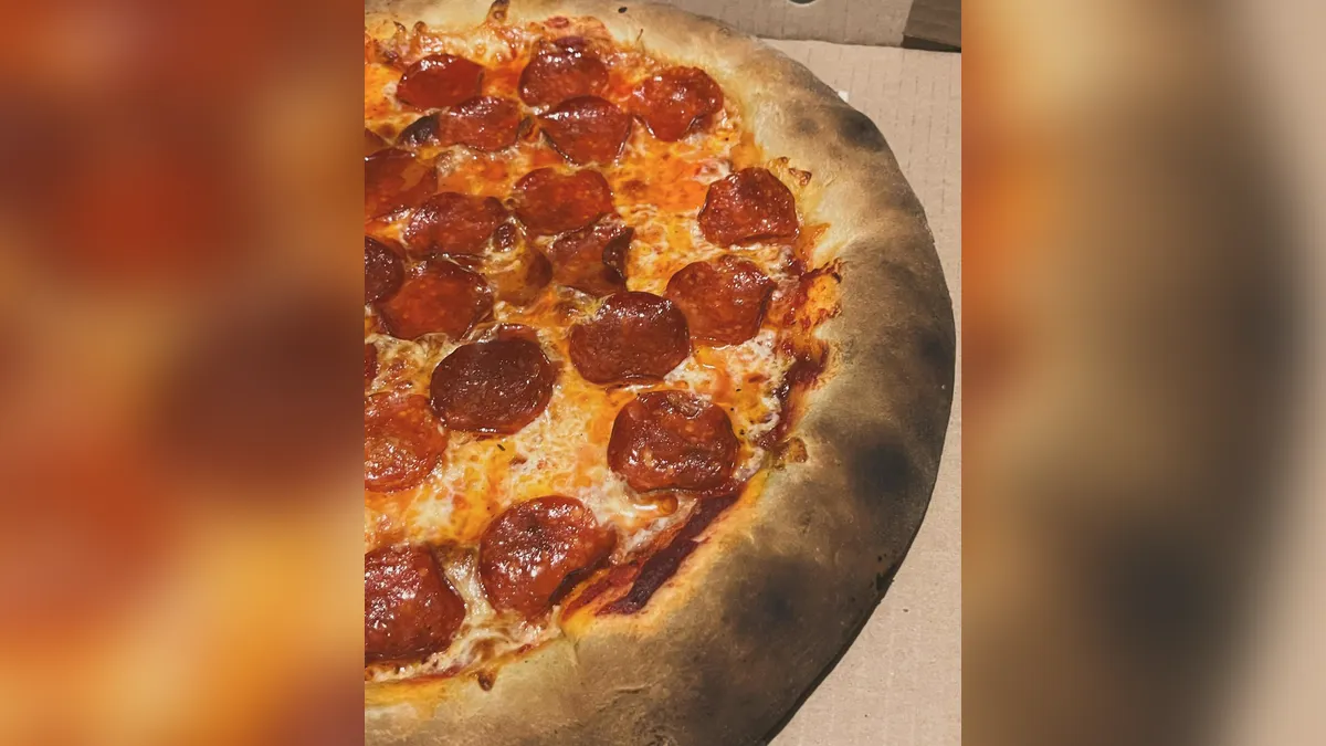 PIZZA CON ORILLA DE QUESO